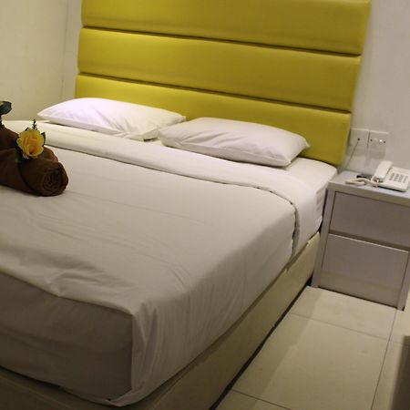 Rose Cottage Hotel Taman Impian Senai Johor Bahru Exteriör bild