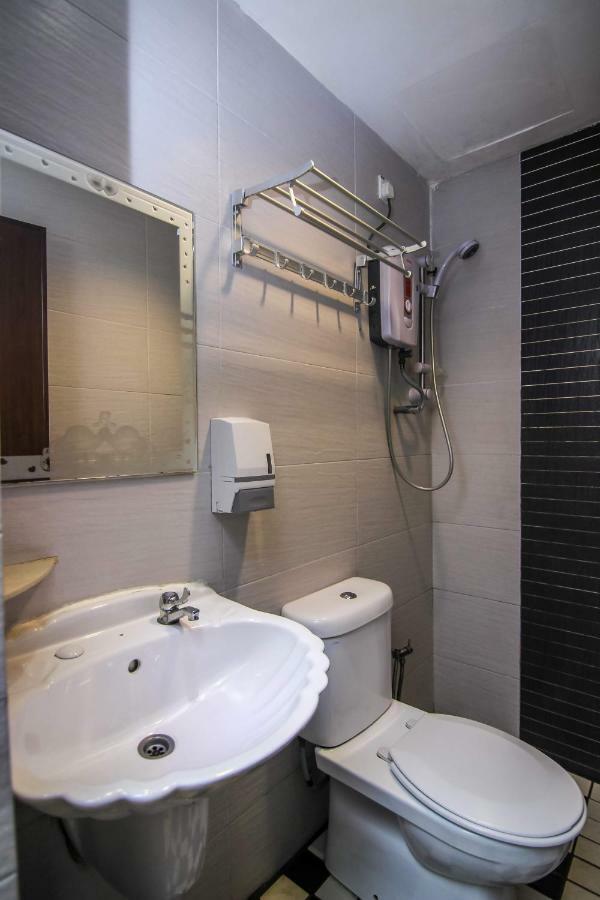 Rose Cottage Hotel Taman Impian Senai Johor Bahru Exteriör bild